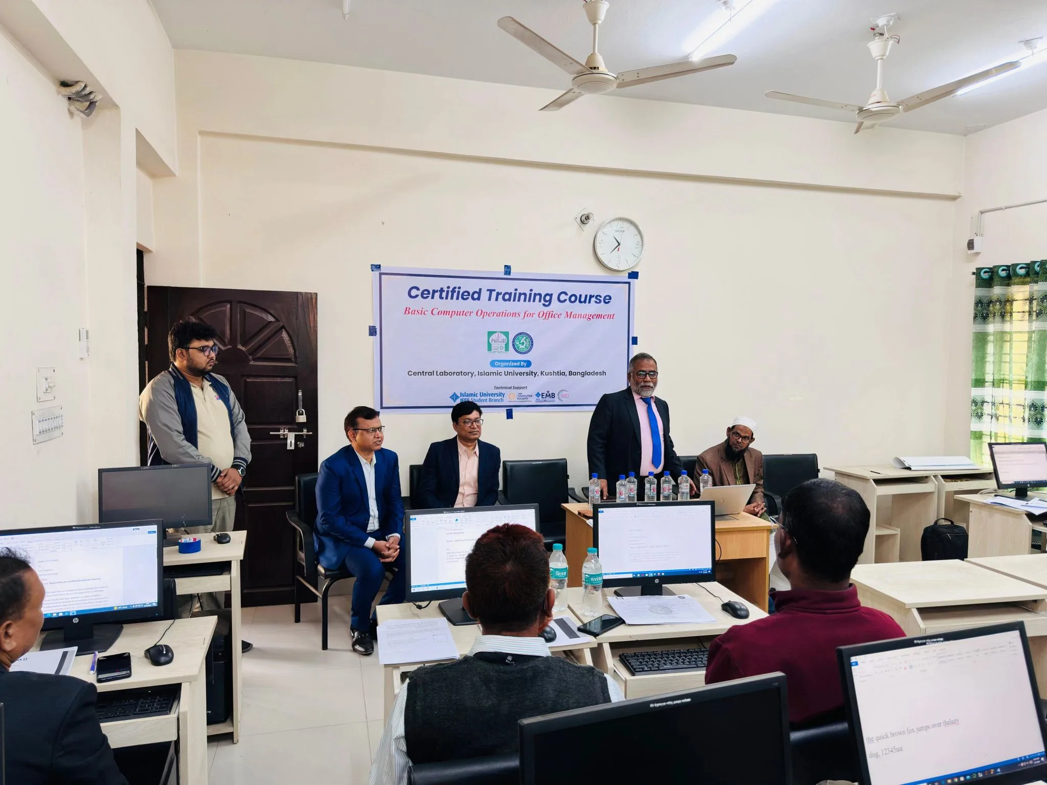 Orientation session for Islamic University officers and administrative professionals