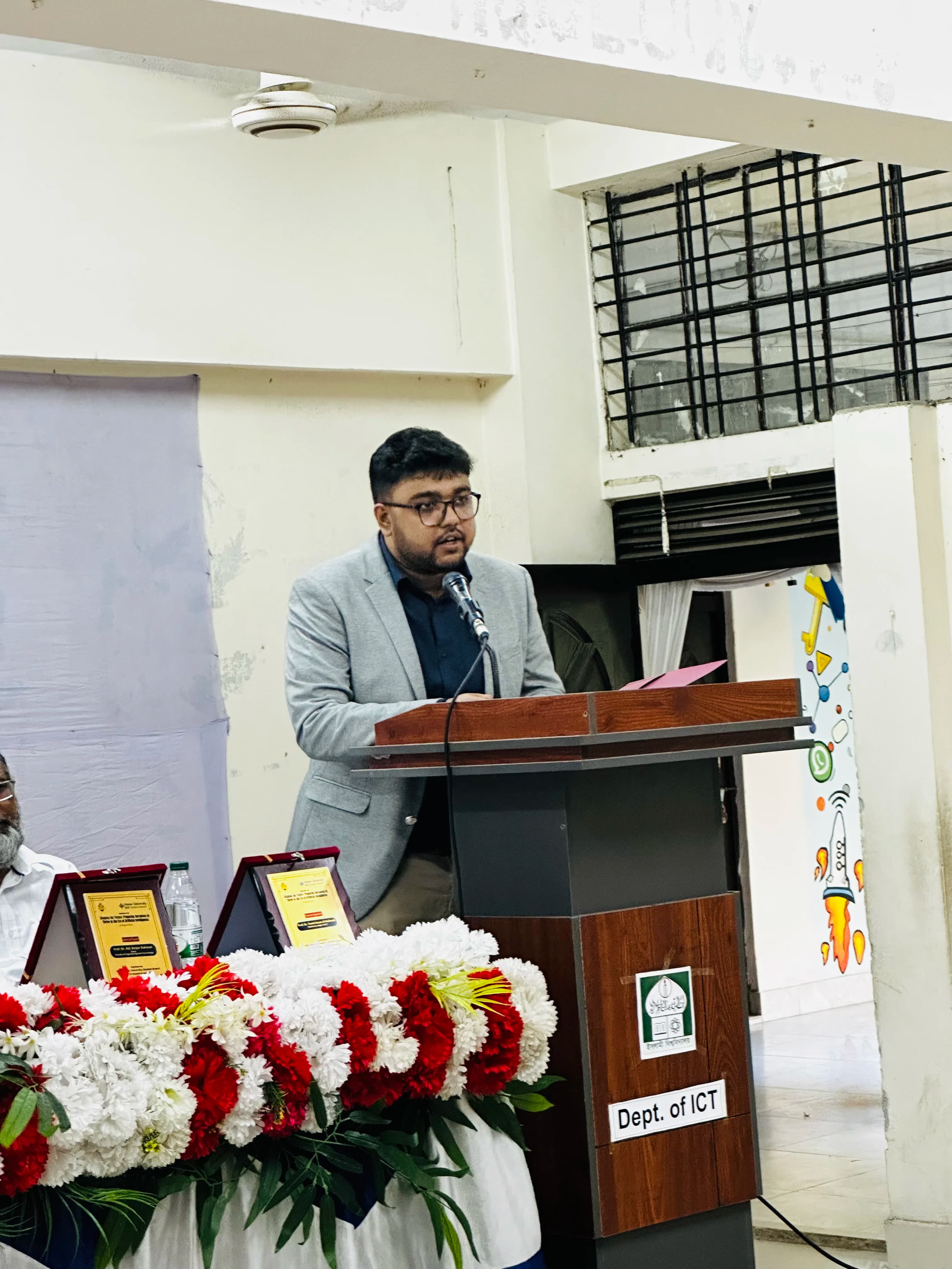 Delivering a seminar speech at IEEE IU SB event